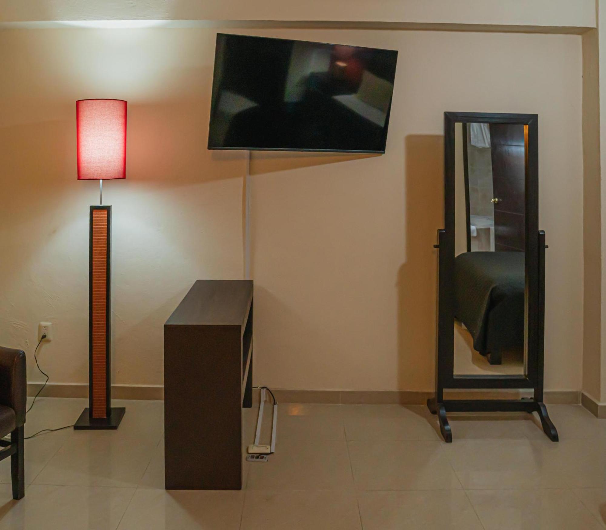 סיודד גוזמן Hotel Zapotlan מראה חיצוני תמונה
