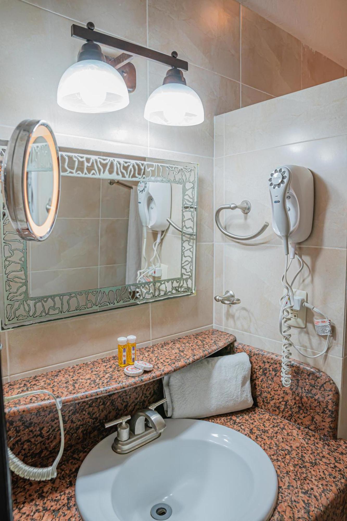 סיודד גוזמן Hotel Zapotlan מראה חיצוני תמונה