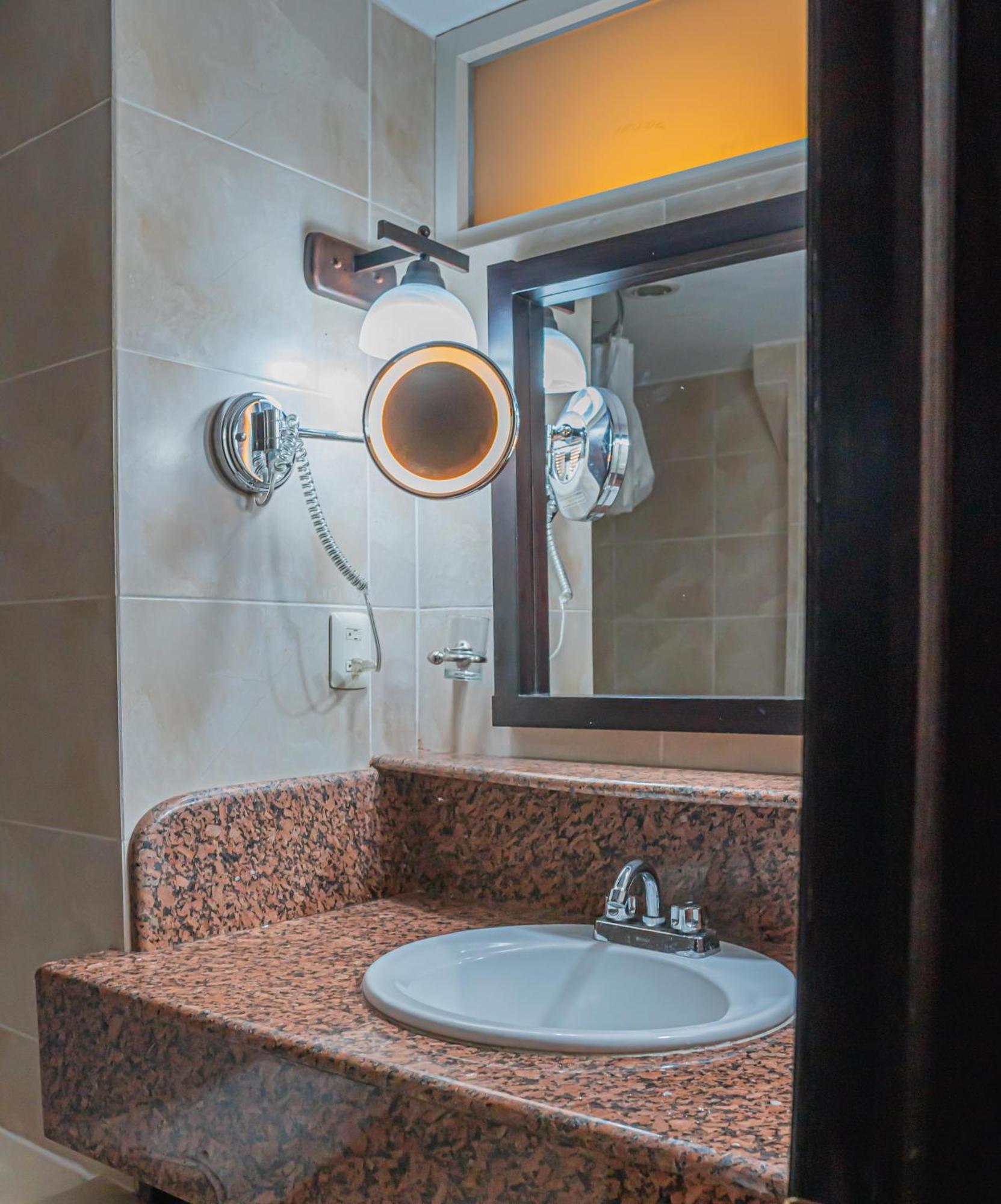 סיודד גוזמן Hotel Zapotlan מראה חיצוני תמונה