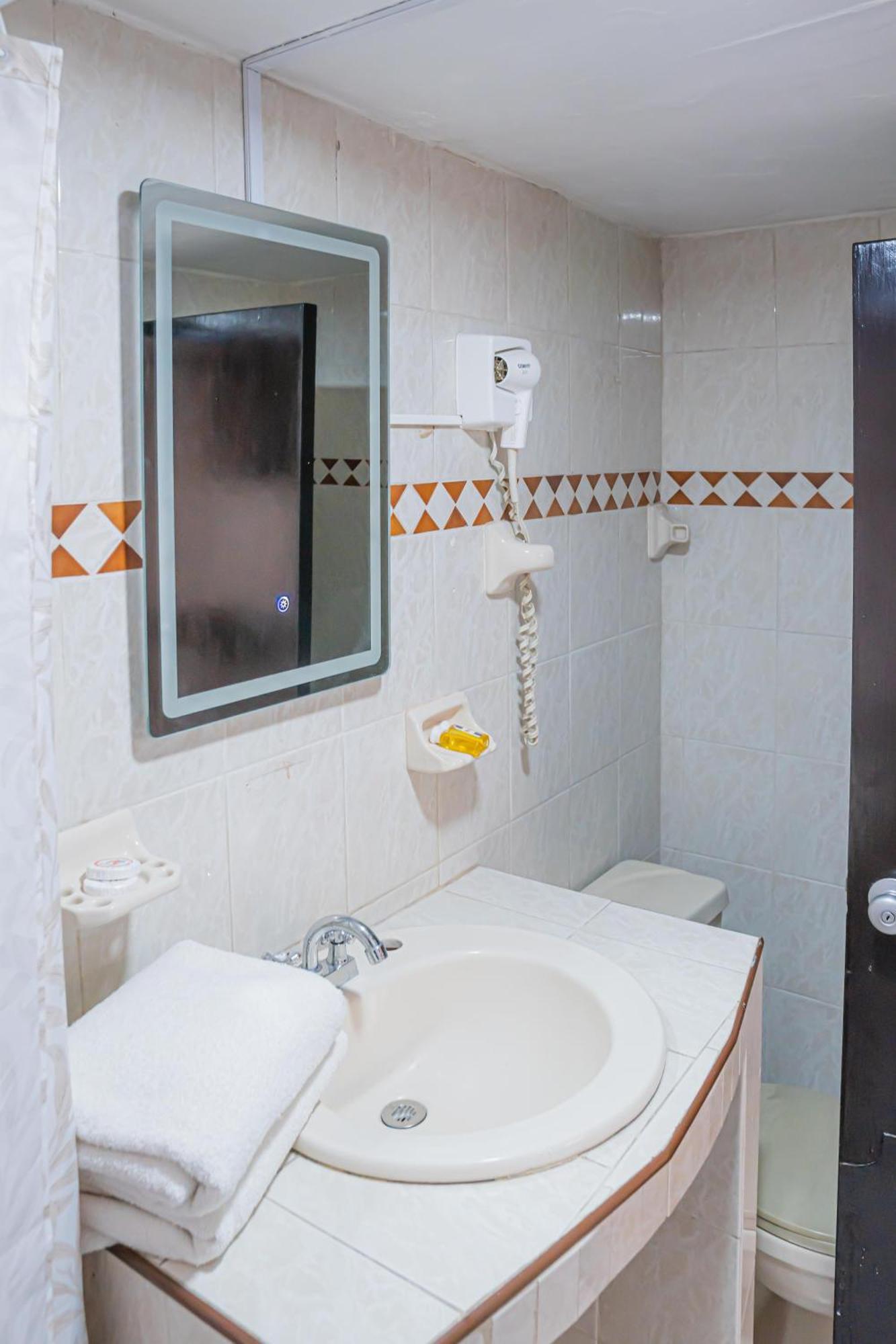 סיודד גוזמן Hotel Zapotlan מראה חיצוני תמונה