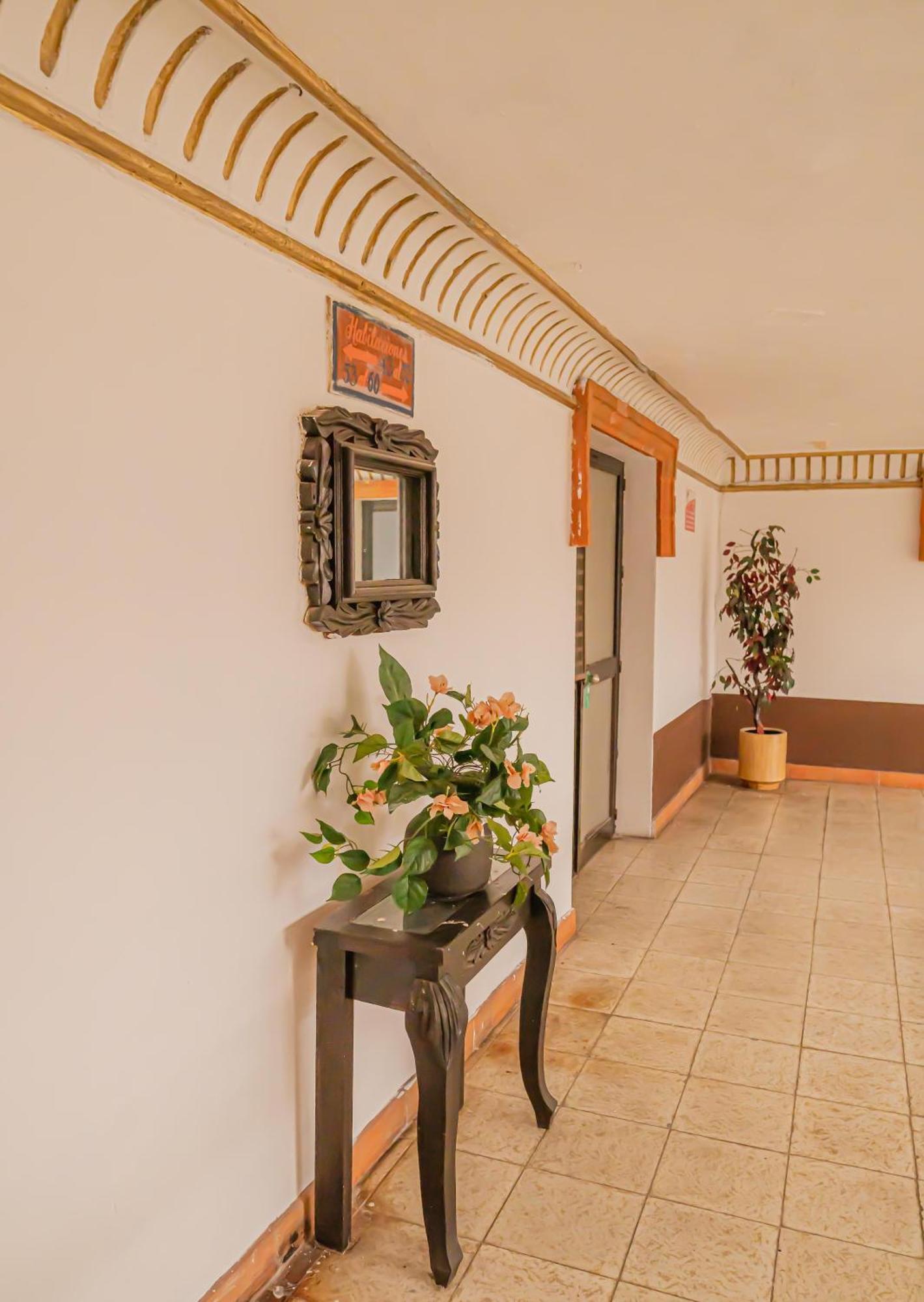 סיודד גוזמן Hotel Zapotlan מראה חיצוני תמונה