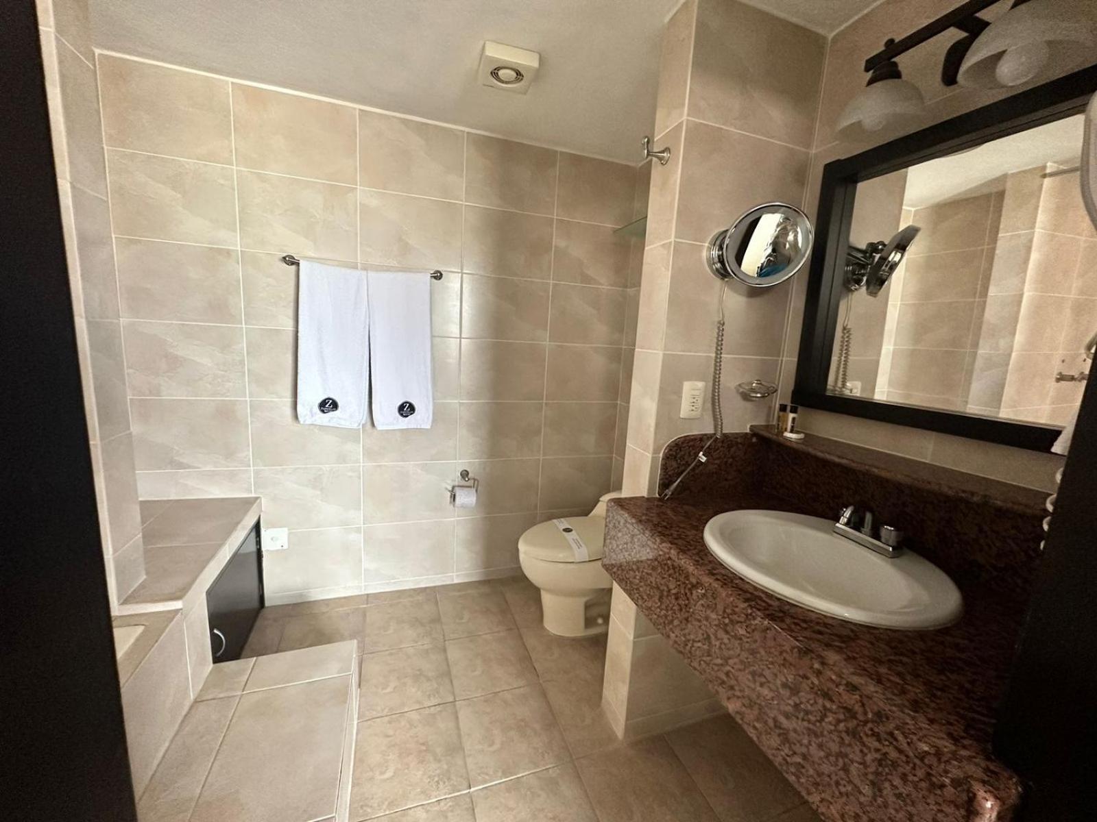 סיודד גוזמן Hotel Zapotlan מראה חיצוני תמונה