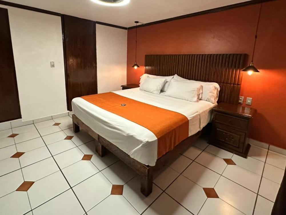 סיודד גוזמן Hotel Zapotlan מראה חיצוני תמונה