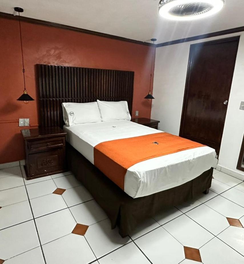 סיודד גוזמן Hotel Zapotlan מראה חיצוני תמונה